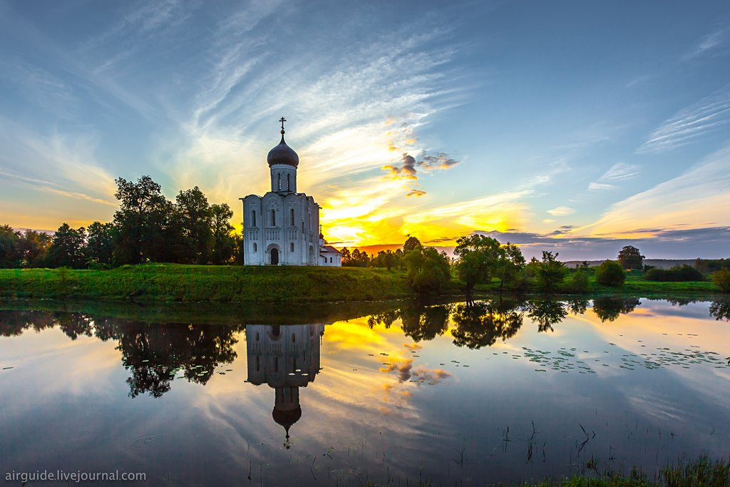 Храм Покрова на Нерли весной