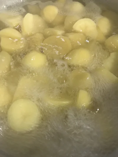 KubaJam - @Norkanerka: 20 litrów ziemniorow się gotuje