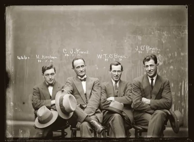 ridim - #modameska #fotohistoria
Czwórka gangsterów na zdjęciu policyjnym, USA 1921
...