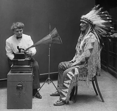 Graff - Uwiecznianie indiańskiej muzyki, 1915
#fotohistoria #ciekawostki #fotografia