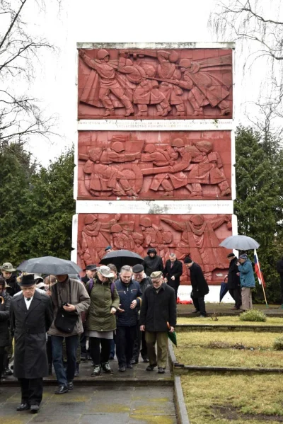 WaltherW - @jaremo: W Malborku jest jeszcze jeden pomnik czerwonoarmistów (w formie c...