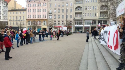 M.....9 - Tyle osób przyszło w #poznan walczyć o wolny internet. 
Brak mi słów i jes...