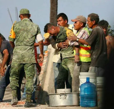 Kellyxx - Liczba zabitych w trzęsieniu ziemi w Meksyku wzrosła do co najmniej 319 osó...