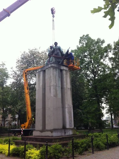 Centurio93 - W Katowicach usunięto dzisiaj rano pomnik wdzięczności Armii Radzieckiej...