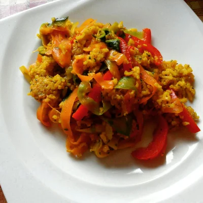 G.....2 - Brązowy ryż curry na ostro z warzywami.

Mega pyszne.

@DamnumEmergens :P

...