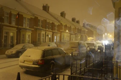 filip_k - Pierwszy śnieg w #uk
Plus #pokazauto 

Tak z niczego zaczęło sobie padać...
