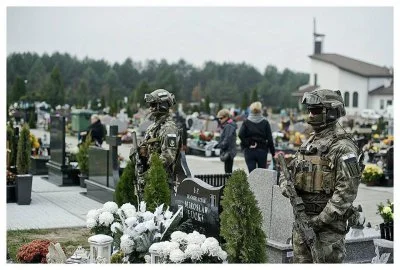 niktnicniewie - @Jack_Donaghy: Chłopaki z Lublińca przy grobach kolegów też występowa...