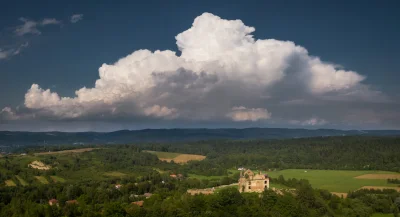 szkarlatny_leon - Klasztor w Zagórzu przed burzą
#bieszczady #drony #fotografia #bur...