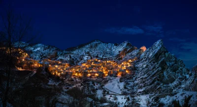 Budo - Zimowy wieczór w Castelmezzano, we Włoszech. 
#fotografia nie wiem czy to #az...