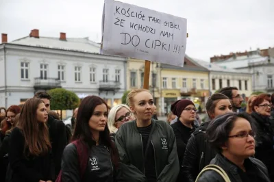 turbonerd - > "Umieszczone na plakacie wizerunki i napisy należy uznać za nieobyczajn...