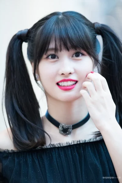 XKHYCCB2dX - #momo #twice 
#koreanka #japonka