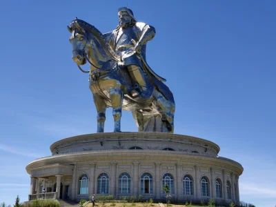 kotbehemoth - W Mongolii tak lubią Władcę Pierścieni, że zbudowali jebutny pomnik Gim...