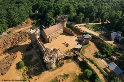 brusilow12 - @Artktur: We Francji powstaje współcześnie zamek będący sporą atrakcją t...