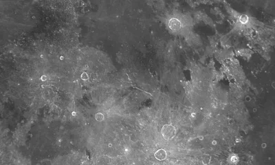 namrab - Zdjęcie okolic księżycowego kanału Rima Hyginus (pośrodku) o szerokości okoł...