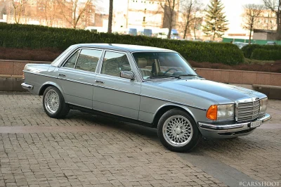 Zdejm_Kapelusz - Mercedes 280E W123 1980.

Wizualnie wyróżnia się prostokątnymi prz...