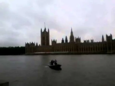 claudio1 - @kite: Akurat z chodzeniem po wodzie filmik jest w sieci, widać jak łódka ...