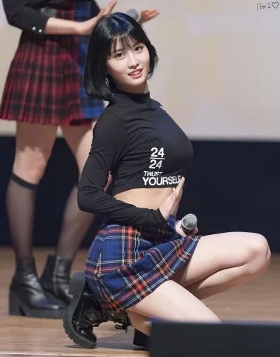 XKHYCCB2dX - #momo #twice 
#koreanka #japonka