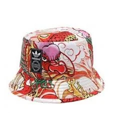 Rafauvu - @Seryoga: Adidas ma takie.
Na przykład Dragon Print Bucket Hat