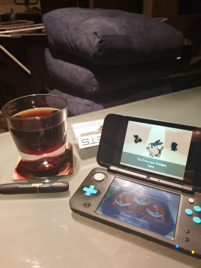 mateoaka - Sobotni wieczór niezależnego mężczyzny xD #pokemon #iqos #whisky