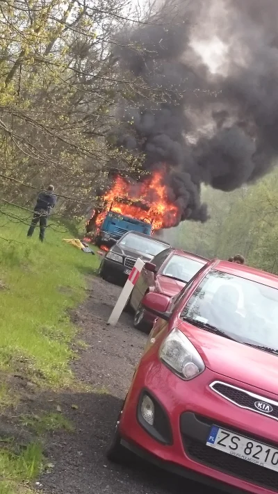 uncross89 - Ogień to #!$%@? sprawa. Jadę sobie spokojnie, nagle widzę lekki dym i mac...