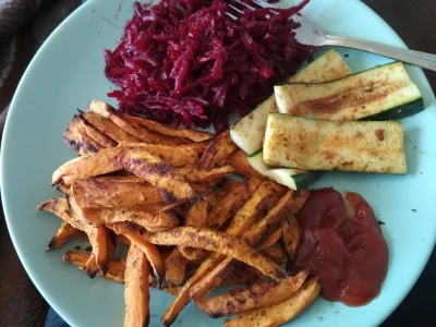 hangover - A wy co, dalej parówki ( ͡º ͜ʖ͡º)?

#vegan2019 #weganizm #gotujzwykopem