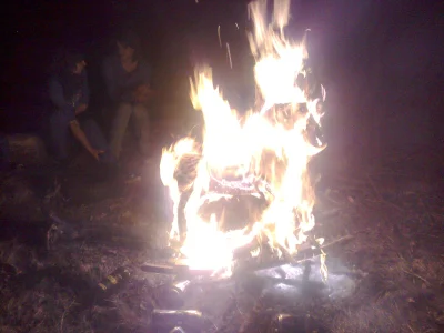 Zdanio - @maniek_: Myśmy kiedyś rozpalali ognisko konikiem na biegunach :)