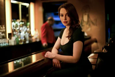 fucked_up - Emilia Clarke siedzi przy barze, jakim tekstem zamierzasz ją uwieść?

#...