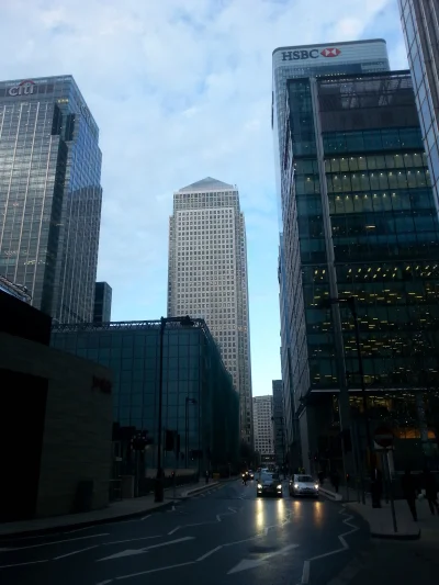 R.....s - takie tam po drodze do pracy

#pracbaza #londyn #canarywharf