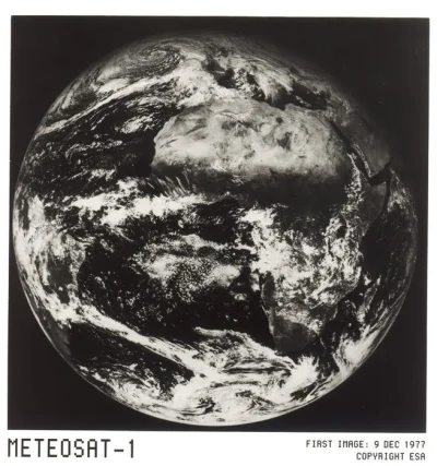 d.....4 - Fotografia wykonana przez satelitę pogodowego Meteosat-1.

9 grudnia 1977.
...