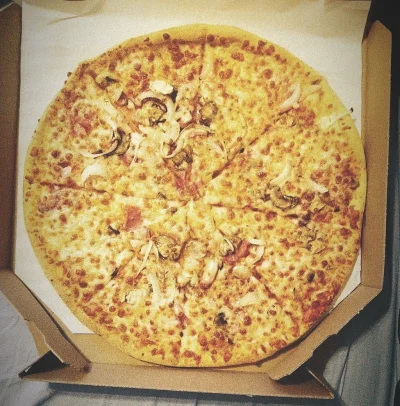 hejk4 - Polubiłam pizzę i zamówiłam na obiad, może i zgrubne, ale warto

Najedzony ...