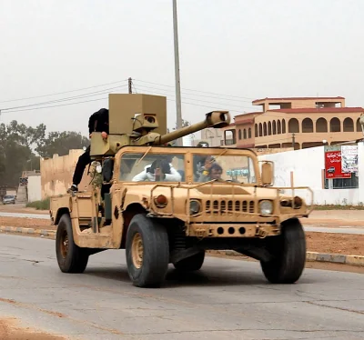 konik_polanowy - Humvee z wieżą od AML-90

#libia #technicals