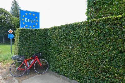 metaxy - Żegnajcie holenderskie autostrady rowerowe, witajcie belgijskie bruki. 

PS ...
