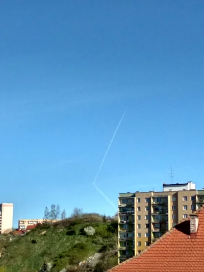 dziabs - Zmiana kierunku lotu? Pierwszy raz coś takiego widzę.
#samoloty #gdansk