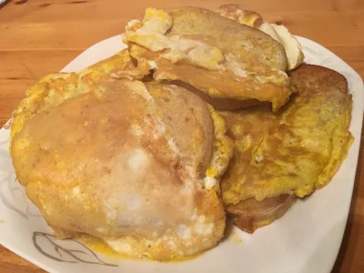 chrapek - #gotujzmikroblogiem #gimbynieznajo chleb w jajku... o jakie to pyszne