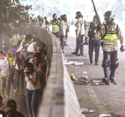 CulturalEnrichmentIsNotNice - Zdjęcie z protestów w Wenezueli.
#zdjecia #ciekawezdje...