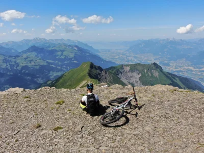 manedhel - Tête de Chalin, 2600 m w Alpach Sabaudzkich. Piękny widać jezioro Genewski...