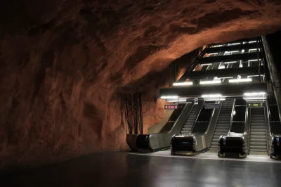 silver_spike - Znacie metro w Sztokholmie ? Sami Szwedzi lubią nazywać je najdłuższą ...