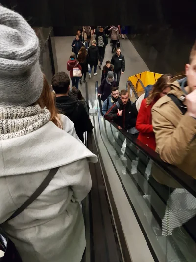 nilfheimsan - na #metro swietokrzyska ostatnio odwrocili biegi schodow ustawiajac je ...