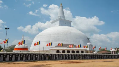 Gorti - Ruwanwelisaya to stupa (czy też raczej jej odmiana dagoba) która ma 92 metry ...