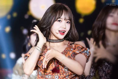 XKHYCCB2dX - #yoojung #wekimeki 
#koreanka