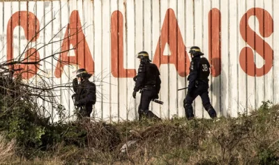 zielonek1000 - MIRROR usuniętego filmiku z Calais, dodałem do powiązanych . Atak imig...