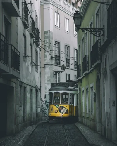Zdejm_Kapelusz - Tramwaj w Lizbonie.

#fotografia #cityporn #ciekawostki