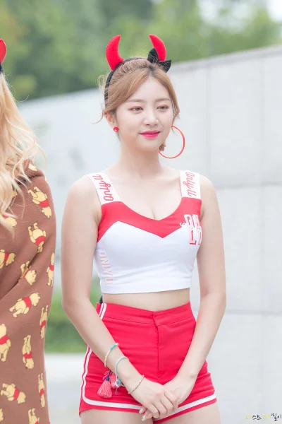 XKHYCCB2dX - #haein #laboum
#koreanka