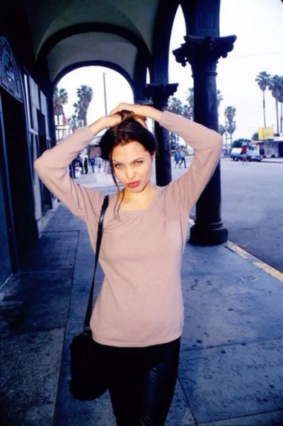 hellah - #ladnapani
Angelina Jolie w latach 90.
