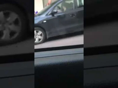 Gzegozk - Dzisiejsza sytuacja, parking na dziedzińcu galerii. Pijaczek upadł, trochę ...