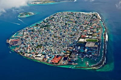 Niedowiarek - Malé, stolica Malediwów - miasto zajmuje praktycznie całą powierzchnię ...