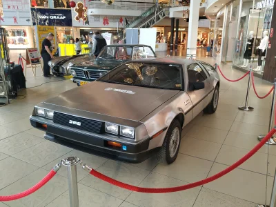 c172pilot - W mieście #lodz, w Manufakturze można zobaczyć dmc-12 #delorean ( ͡° ͜ʖ ͡...