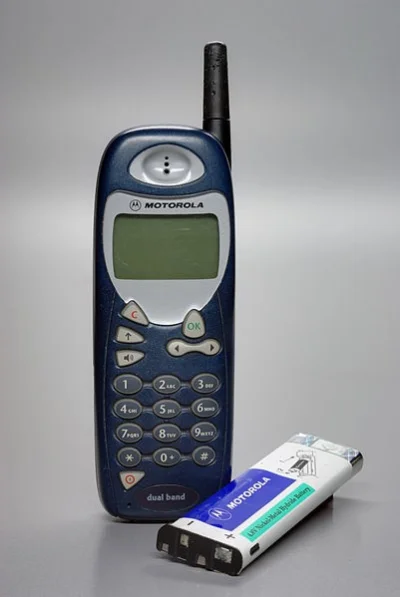 i.....d - #mojapierwszakomorka 

Motorola M3888 - to była cegła!