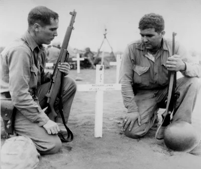 S.....n - Grób Johna Basilone, bohatera bitwy o Guadalcanal, w czasie Wojny na Pacyfi...