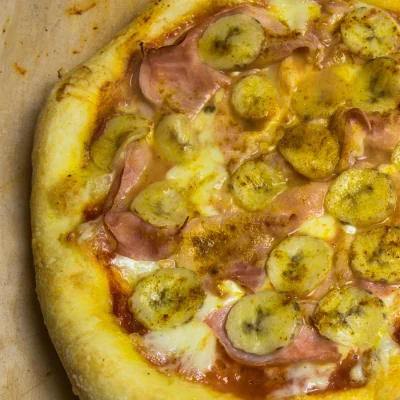 MG78 - Pizza Africana z bananem, szynką i curry to coś co przeciwników pizzy z ananas...